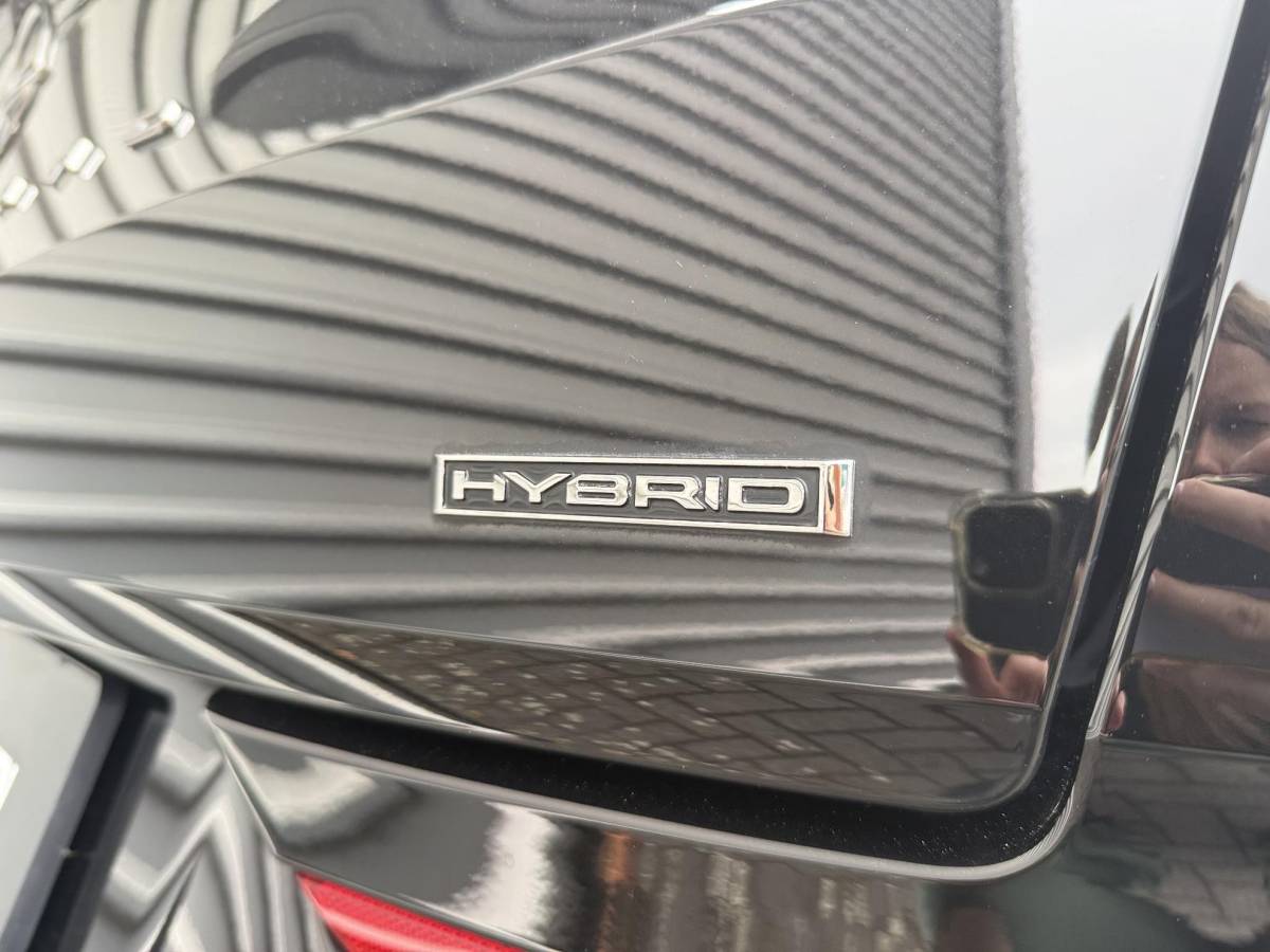 Opel Grandland Opel Grandland 1.6 Turbo Plug-In Hybrid Elegance | Lage KM STAND | Camera achter | 225 PK | Parkeersensoren voor en achter | Apple carplay | Stuurwiel verwarming | NAVI