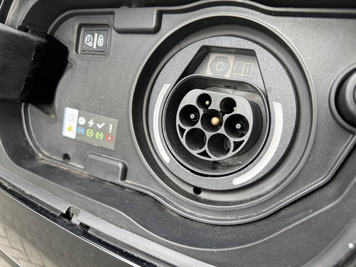 Opel Grandland Opel Grandland 1.6 Turbo Plug-In Hybrid Elegance | Lage KM STAND | Camera achter | 225 PK | Parkeersensoren voor en achter | Apple carplay | Stuurwiel verwarming | NAVI