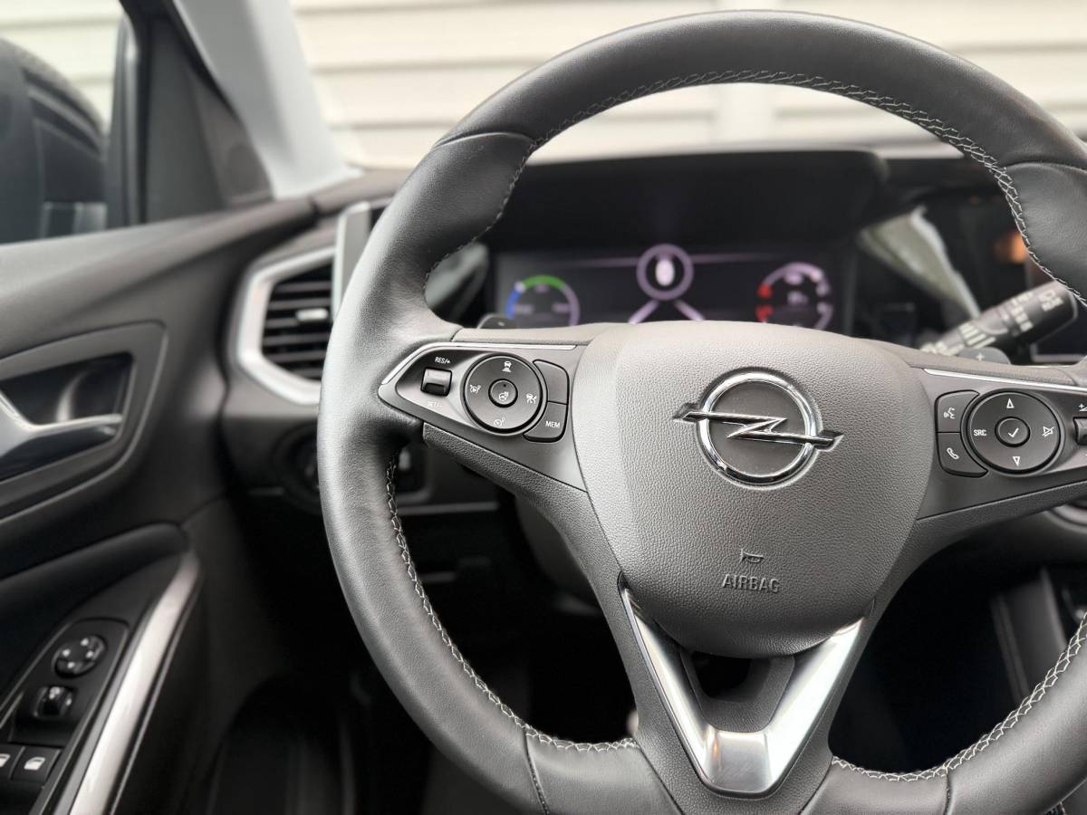 Opel Grandland Opel Grandland 1.6 Turbo Plug-In Hybrid Elegance | Lage KM STAND | Camera achter | 225 PK | Parkeersensoren voor en achter | Apple carplay | Stuurwiel verwarming | NAVI