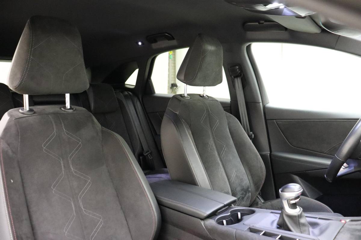 DS DS 7 DS 7 Crossback 1.2 PureTech Performance Line 130 PK | Handgeschakeld | Alcantara bekleding | Camera | Parkeersensor | Navigatie | Cruise Control | Licht metalen velgen | 1e eigenaar
