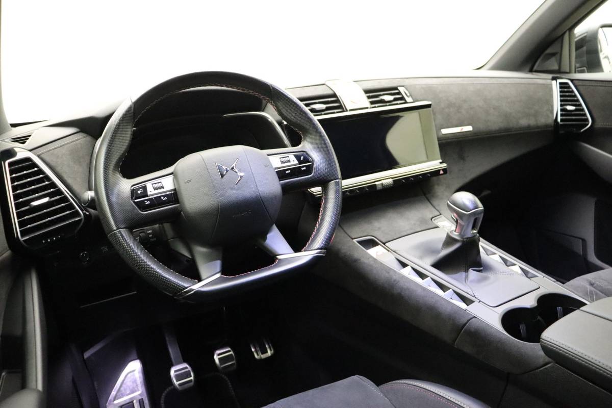 DS DS 7 DS 7 Crossback 1.2 PureTech Performance Line 130 PK | Handgeschakeld | Alcantara bekleding | Camera | Parkeersensor | Navigatie | Cruise Control | Licht metalen velgen | 1e eigenaar