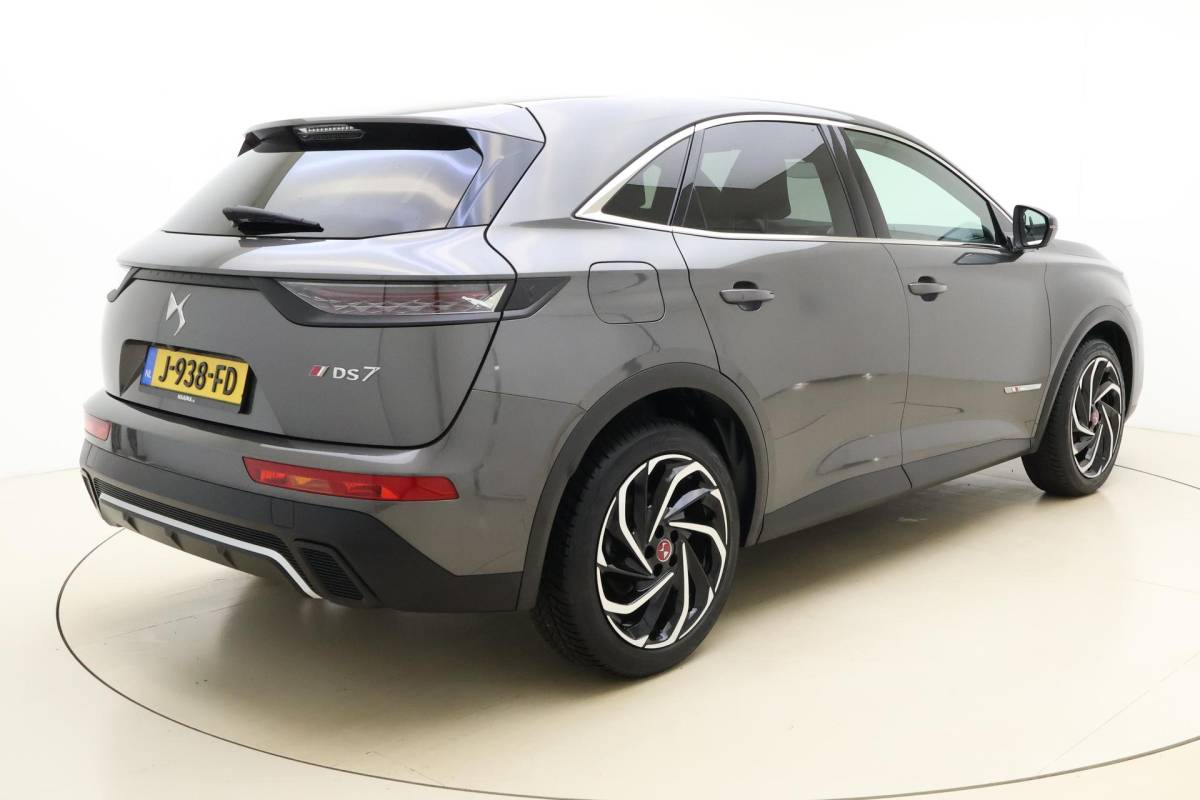 DS DS 7 DS 7 Crossback 1.2 PureTech Performance Line 130 PK | Handgeschakeld | Alcantara bekleding | Camera | Parkeersensor | Navigatie | Cruise Control | Licht metalen velgen | 1e eigenaar