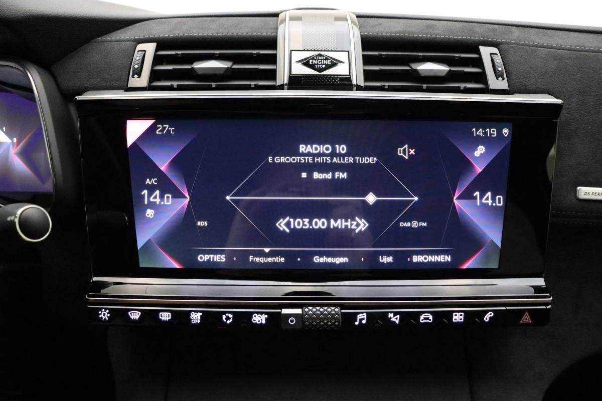 DS DS 7 DS 7 Crossback 1.2 PureTech Performance Line 130 PK | Handgeschakeld | Alcantara bekleding | Camera | Parkeersensor | Navigatie | Cruise Control | Licht metalen velgen | 1e eigenaar