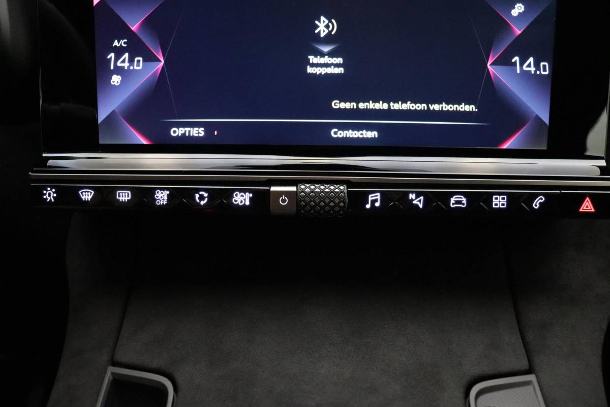 DS DS 7 DS 7 Crossback 1.2 PureTech Performance Line 130 PK | Handgeschakeld | Alcantara bekleding | Camera | Parkeersensor | Navigatie | Cruise Control | Licht metalen velgen | 1e eigenaar