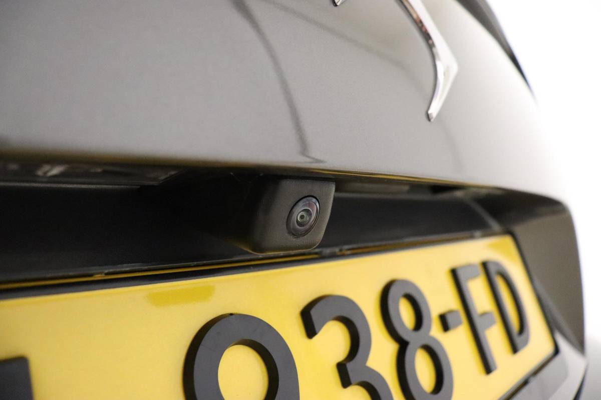 DS DS 7 DS 7 Crossback 1.2 PureTech Performance Line 130 PK | Handgeschakeld | Alcantara bekleding | Camera | Parkeersensor | Navigatie | Cruise Control | Licht metalen velgen | 1e eigenaar
