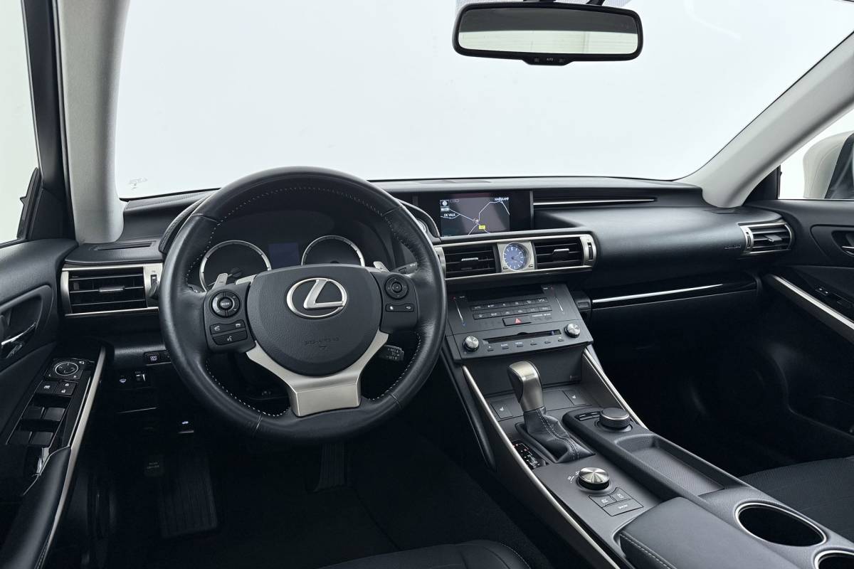 Lexus IS Lexus IS 300h 25th Edition | Org NL | Schuif-/Kanteldak | Volledige Documentatie | Camera | Navigatie | Stoelverwarming |