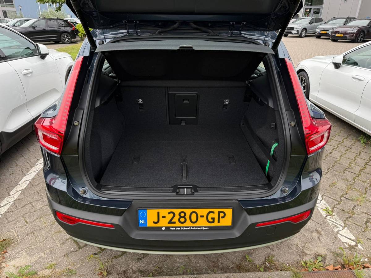Volvo XC40 Volvo XC40 T3 163pk Automaat Business Pro / 20.000 km’s / 1e Eig. / 360 Camera / Elektr. Stoelen / Leder / ACC / BLIS Trekhaak / 19” / Keyless / Alarm Klasse 3 / DAB /