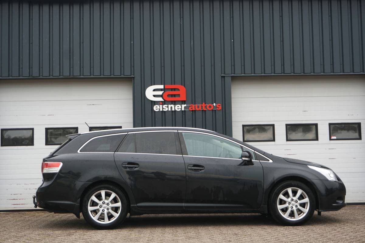 Toyota Avensis Toyota Avensis Wagon 2.0 VVTi Executive Automaat | LEDER | STOELVERW. | CAMERA | NAVI |