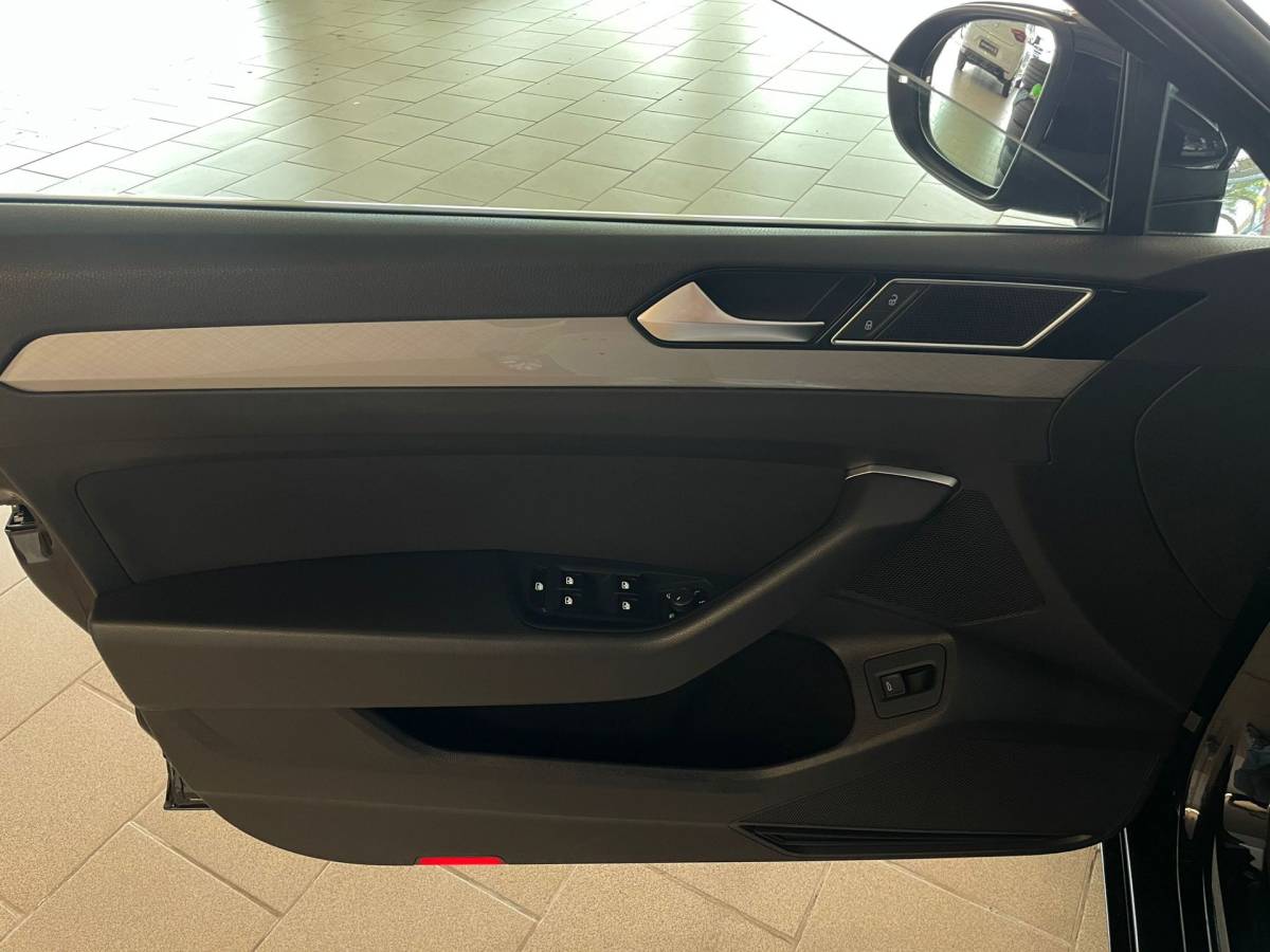 Volkswagen Passat Volkswagen Passat Variant 1.5 TSI DSG AUTOMAAT AIRCO CLIMA NAVI CRUISE APPLE CARPLAY PDC PRIVACY GLAS TREKHAAK ZEER NETTE AUTO