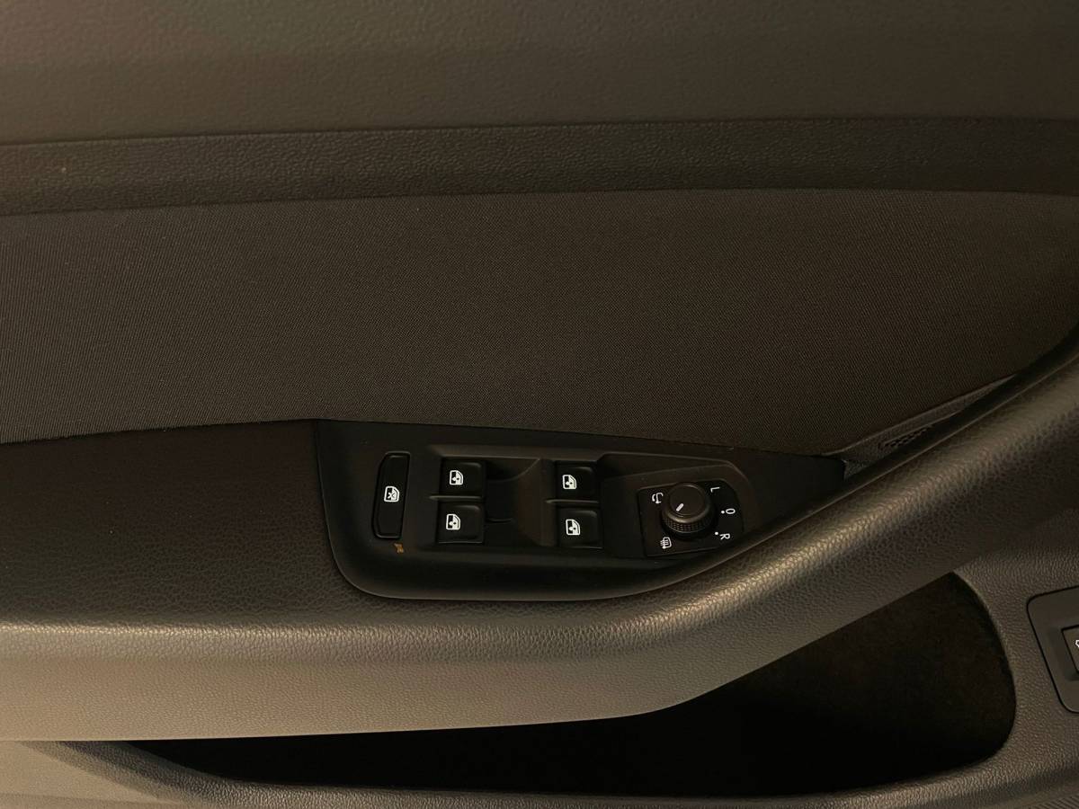 Volkswagen Passat Volkswagen Passat Variant 1.5 TSI DSG AUTOMAAT AIRCO CLIMA NAVI CRUISE APPLE CARPLAY PDC PRIVACY GLAS TREKHAAK ZEER NETTE AUTO