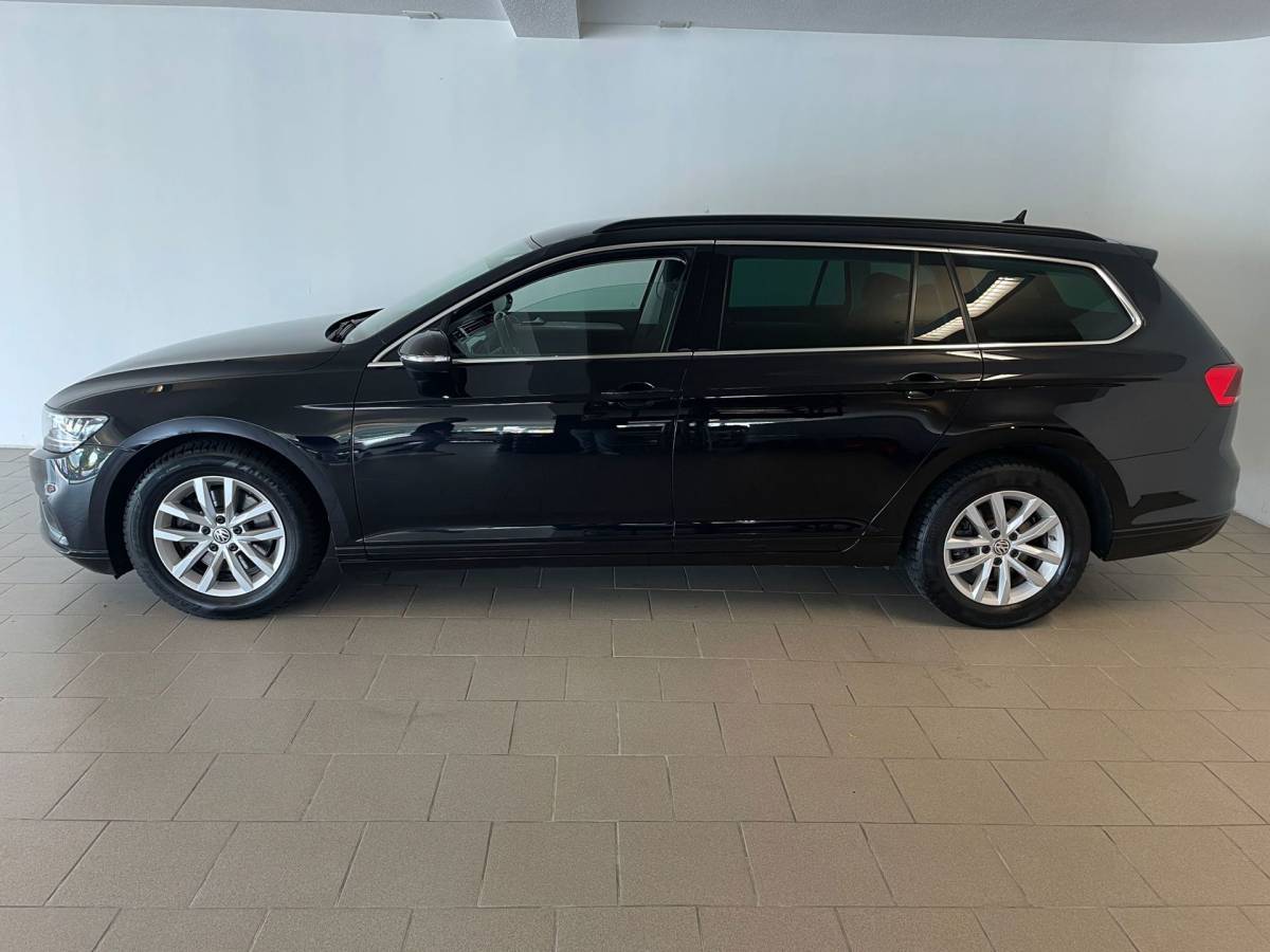 Volkswagen Passat Volkswagen Passat Variant 1.5 TSI DSG AUTOMAAT AIRCO CLIMA NAVI CRUISE APPLE CARPLAY PDC PRIVACY GLAS TREKHAAK ZEER NETTE AUTO