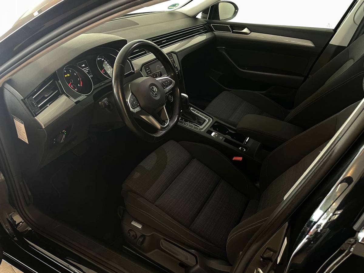 Volkswagen Passat Volkswagen Passat Variant 1.5 TSI DSG AUTOMAAT AIRCO CLIMA NAVI CRUISE APPLE CARPLAY PDC PRIVACY GLAS TREKHAAK ZEER NETTE AUTO