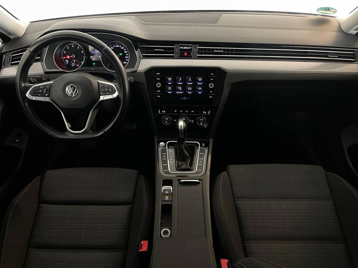 Volkswagen Passat Volkswagen Passat Variant 1.5 TSI DSG AUTOMAAT AIRCO CLIMA NAVI CRUISE APPLE CARPLAY PDC PRIVACY GLAS TREKHAAK ZEER NETTE AUTO