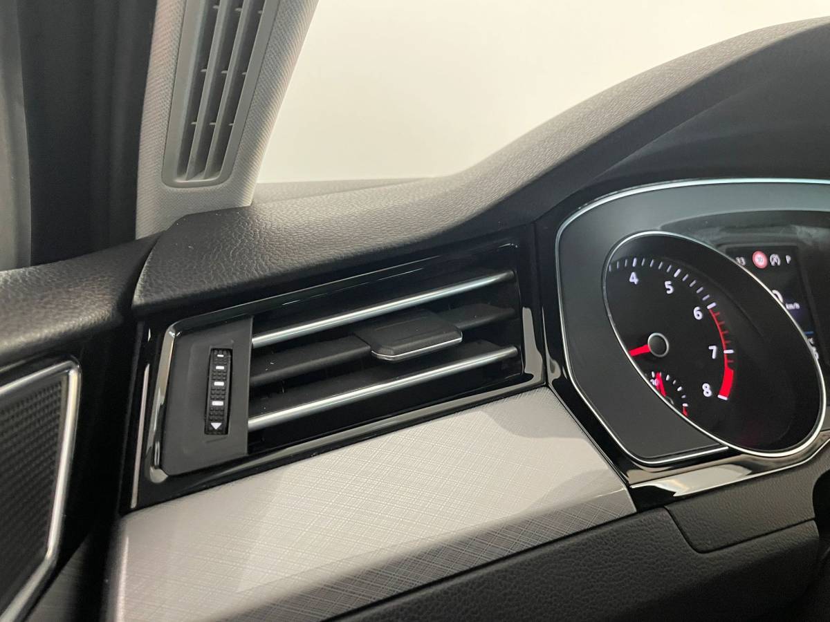 Volkswagen Passat Volkswagen Passat Variant 1.5 TSI DSG AUTOMAAT AIRCO CLIMA NAVI CRUISE APPLE CARPLAY PDC PRIVACY GLAS TREKHAAK ZEER NETTE AUTO
