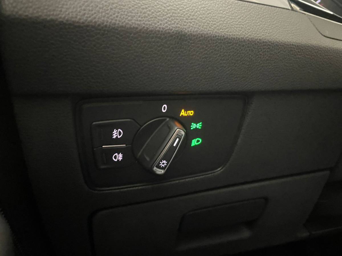 Volkswagen Passat Volkswagen Passat Variant 1.5 TSI DSG AUTOMAAT AIRCO CLIMA NAVI CRUISE APPLE CARPLAY PDC PRIVACY GLAS TREKHAAK ZEER NETTE AUTO