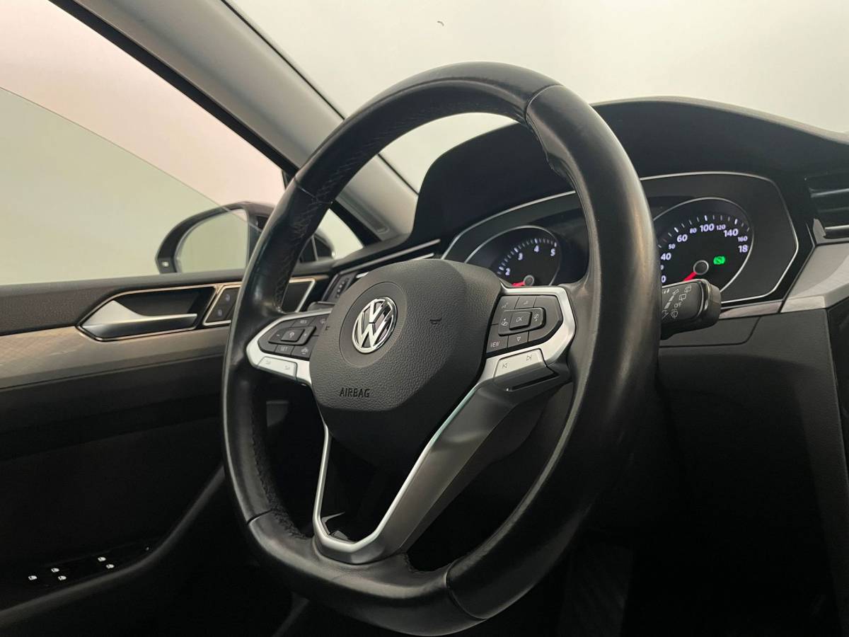 Volkswagen Passat Volkswagen Passat Variant 1.5 TSI DSG AUTOMAAT AIRCO CLIMA NAVI CRUISE APPLE CARPLAY PDC PRIVACY GLAS TREKHAAK ZEER NETTE AUTO