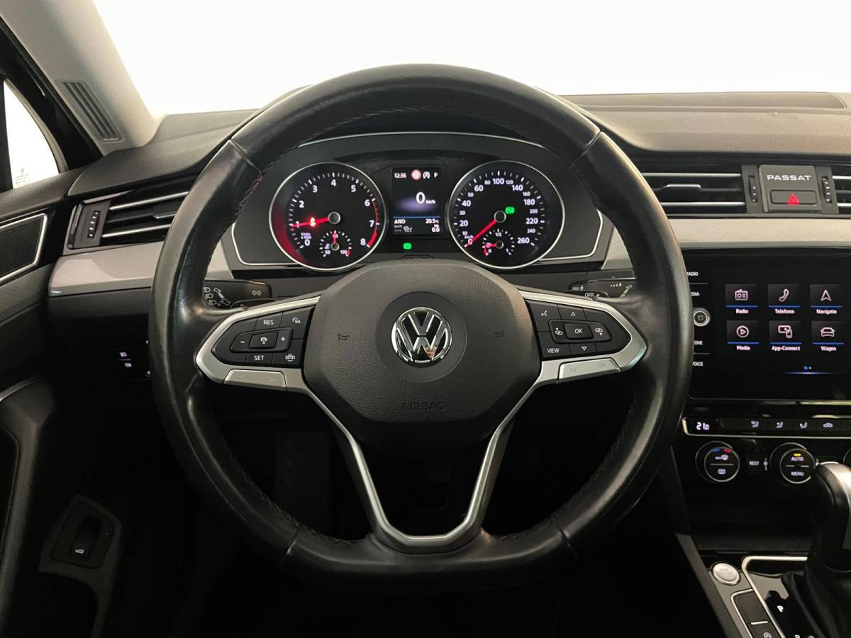 Volkswagen Passat Volkswagen Passat Variant 1.5 TSI DSG AUTOMAAT AIRCO CLIMA NAVI CRUISE APPLE CARPLAY PDC PRIVACY GLAS TREKHAAK ZEER NETTE AUTO