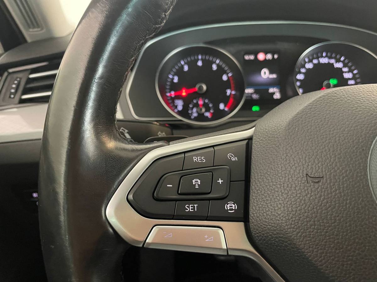 Volkswagen Passat Volkswagen Passat Variant 1.5 TSI DSG AUTOMAAT AIRCO CLIMA NAVI CRUISE APPLE CARPLAY PDC PRIVACY GLAS TREKHAAK ZEER NETTE AUTO