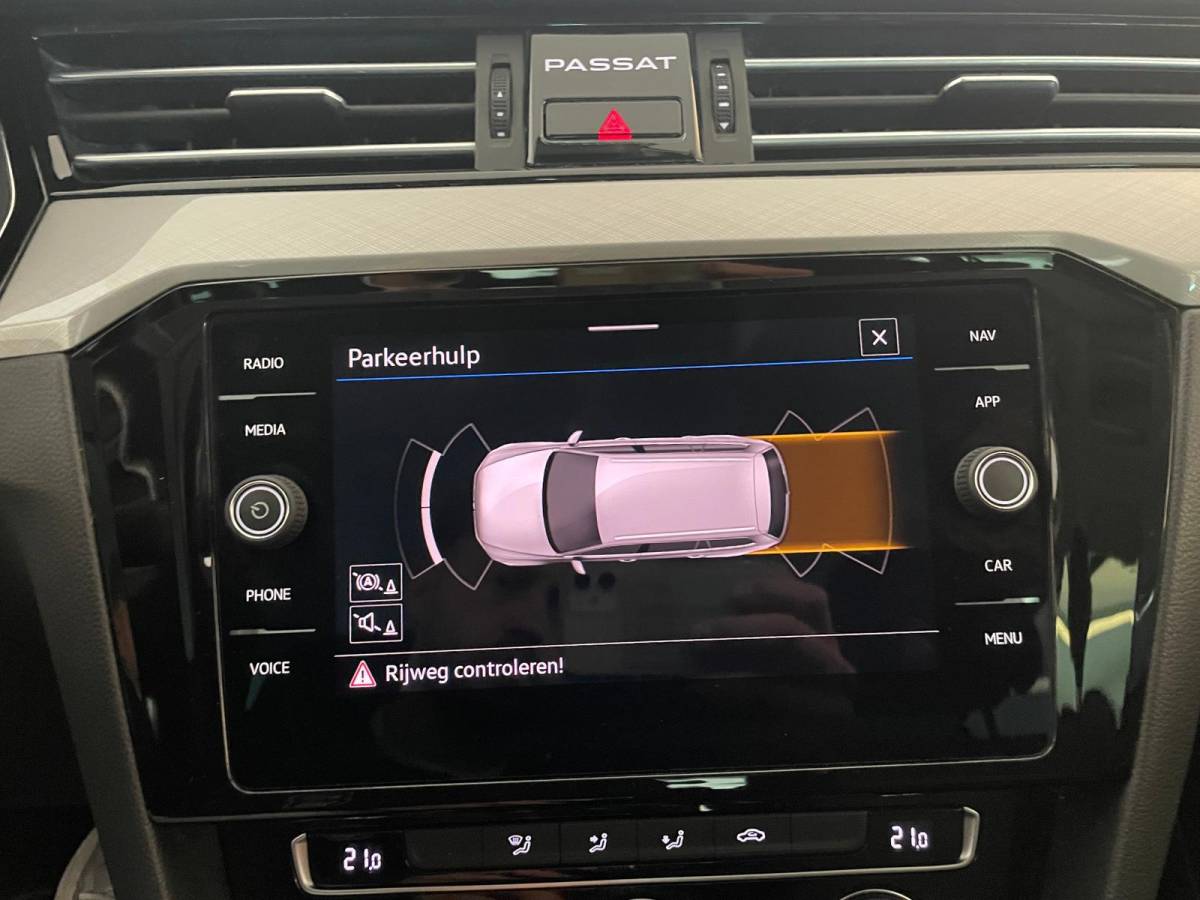 Volkswagen Passat Volkswagen Passat Variant 1.5 TSI DSG AUTOMAAT AIRCO CLIMA NAVI CRUISE APPLE CARPLAY PDC PRIVACY GLAS TREKHAAK ZEER NETTE AUTO