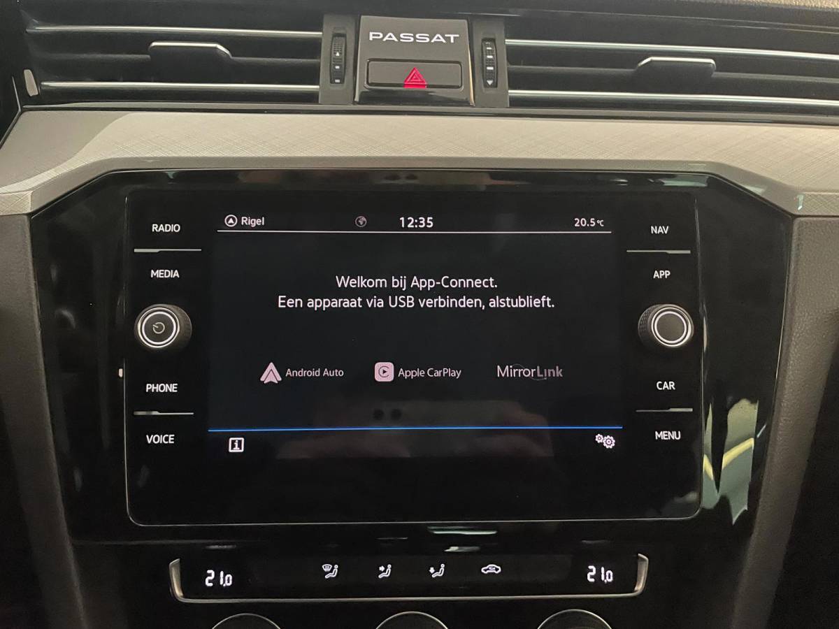 Volkswagen Passat Volkswagen Passat Variant 1.5 TSI DSG AUTOMAAT AIRCO CLIMA NAVI CRUISE APPLE CARPLAY PDC PRIVACY GLAS TREKHAAK ZEER NETTE AUTO