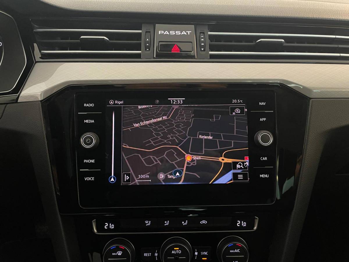 Volkswagen Passat Volkswagen Passat Variant 1.5 TSI DSG AUTOMAAT AIRCO CLIMA NAVI CRUISE APPLE CARPLAY PDC PRIVACY GLAS TREKHAAK ZEER NETTE AUTO