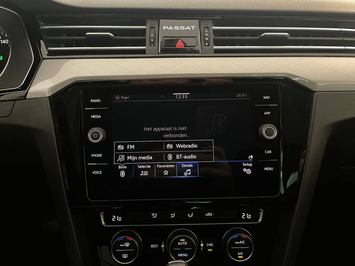 Volkswagen Passat Volkswagen Passat Variant 1.5 TSI DSG AUTOMAAT AIRCO CLIMA NAVI CRUISE APPLE CARPLAY PDC PRIVACY GLAS TREKHAAK ZEER NETTE AUTO