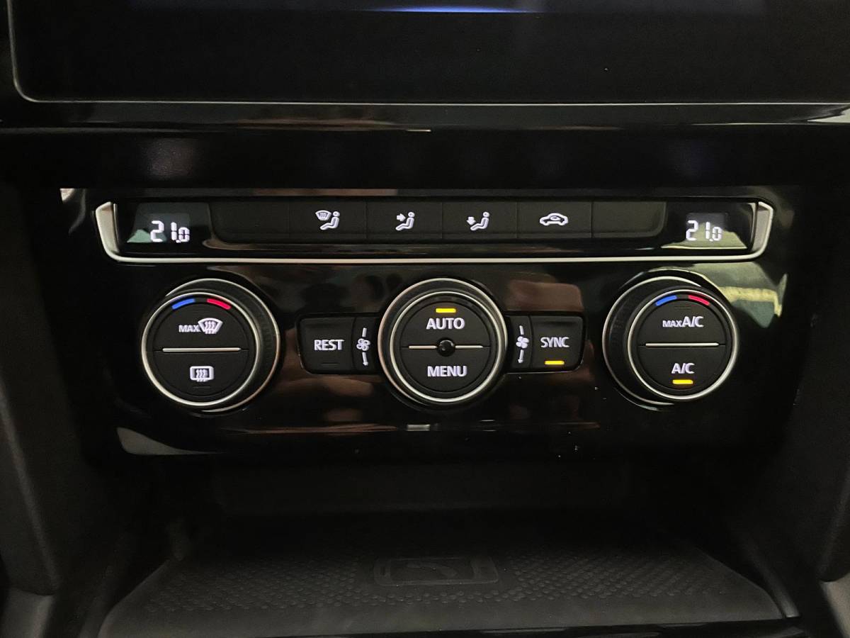 Volkswagen Passat Volkswagen Passat Variant 1.5 TSI DSG AUTOMAAT AIRCO CLIMA NAVI CRUISE APPLE CARPLAY PDC PRIVACY GLAS TREKHAAK ZEER NETTE AUTO