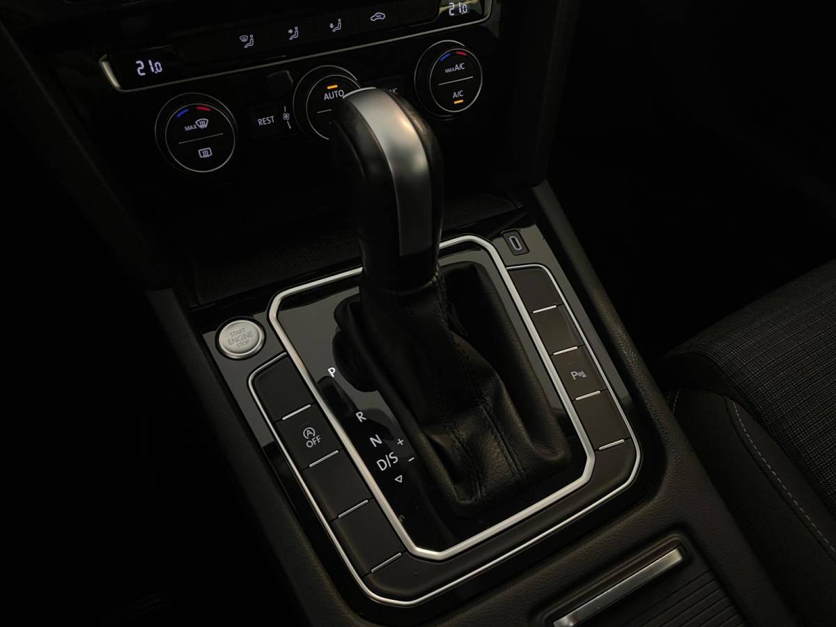 Volkswagen Passat Volkswagen Passat Variant 1.5 TSI DSG AUTOMAAT AIRCO CLIMA NAVI CRUISE APPLE CARPLAY PDC PRIVACY GLAS TREKHAAK ZEER NETTE AUTO