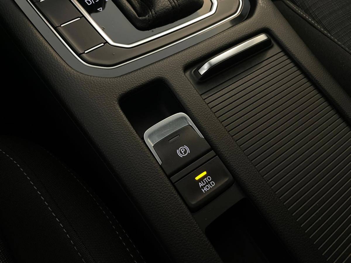 Volkswagen Passat Volkswagen Passat Variant 1.5 TSI DSG AUTOMAAT AIRCO CLIMA NAVI CRUISE APPLE CARPLAY PDC PRIVACY GLAS TREKHAAK ZEER NETTE AUTO