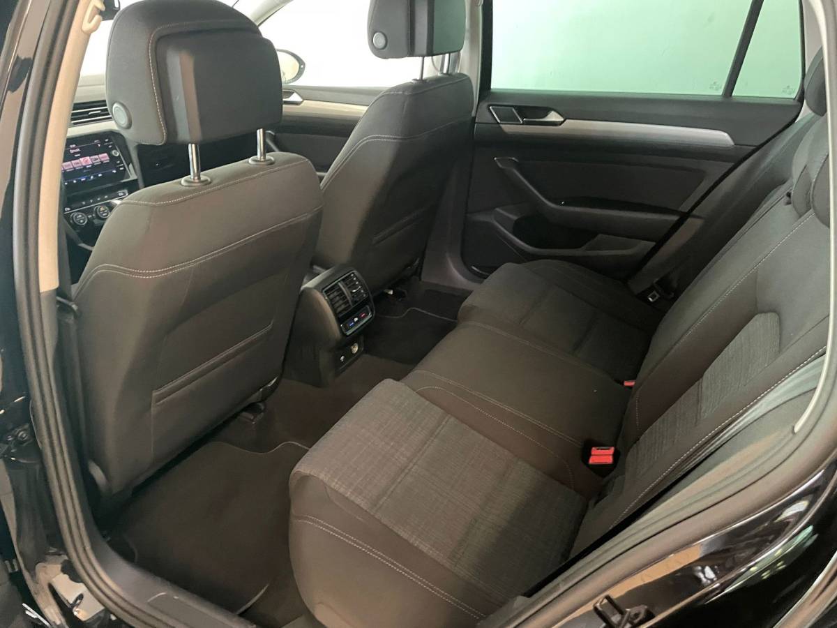 Volkswagen Passat Volkswagen Passat Variant 1.5 TSI DSG AUTOMAAT AIRCO CLIMA NAVI CRUISE APPLE CARPLAY PDC PRIVACY GLAS TREKHAAK ZEER NETTE AUTO