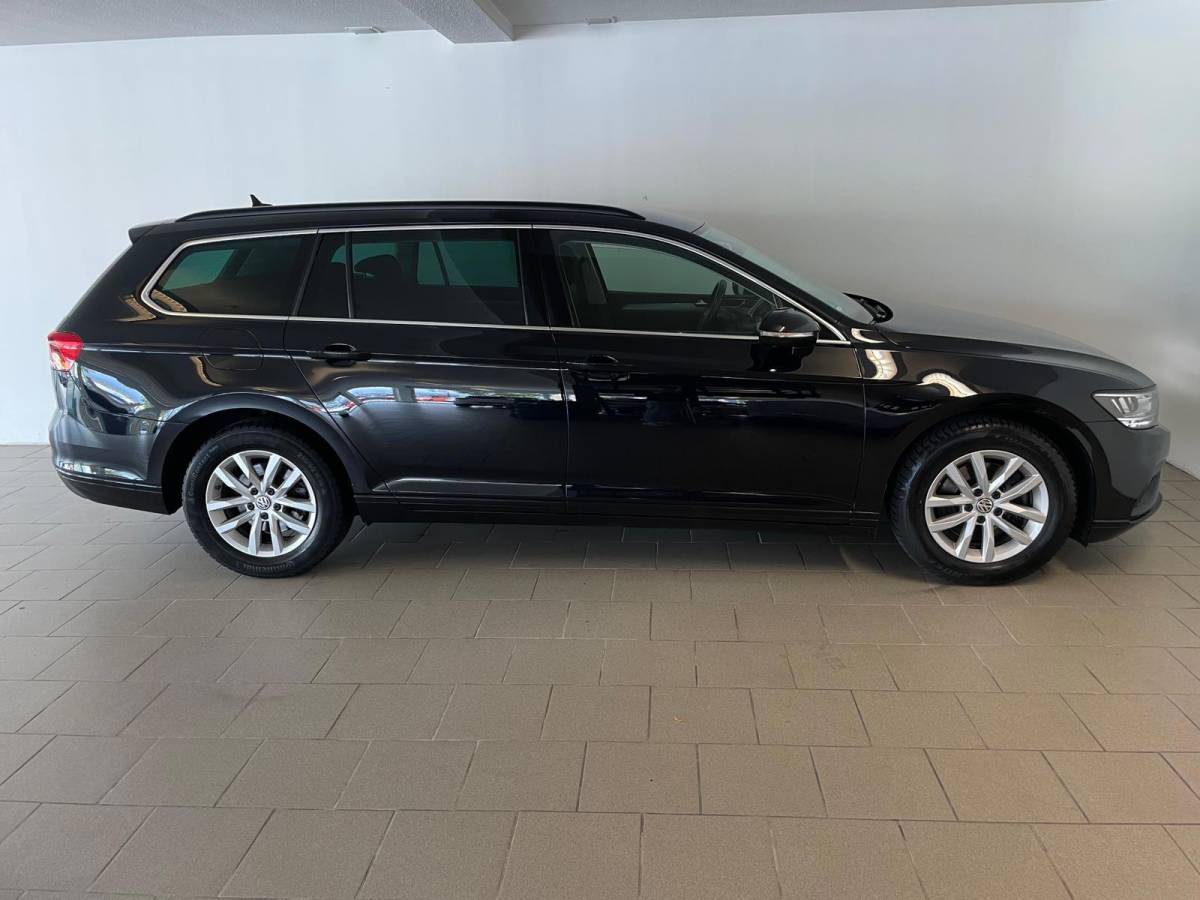 Volkswagen Passat Volkswagen Passat Variant 1.5 TSI DSG AUTOMAAT AIRCO CLIMA NAVI CRUISE APPLE CARPLAY PDC PRIVACY GLAS TREKHAAK ZEER NETTE AUTO