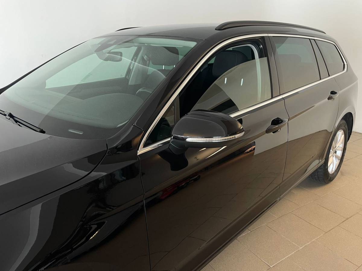 Volkswagen Passat Volkswagen Passat Variant 1.5 TSI DSG AUTOMAAT AIRCO CLIMA NAVI CRUISE APPLE CARPLAY PDC PRIVACY GLAS TREKHAAK ZEER NETTE AUTO
