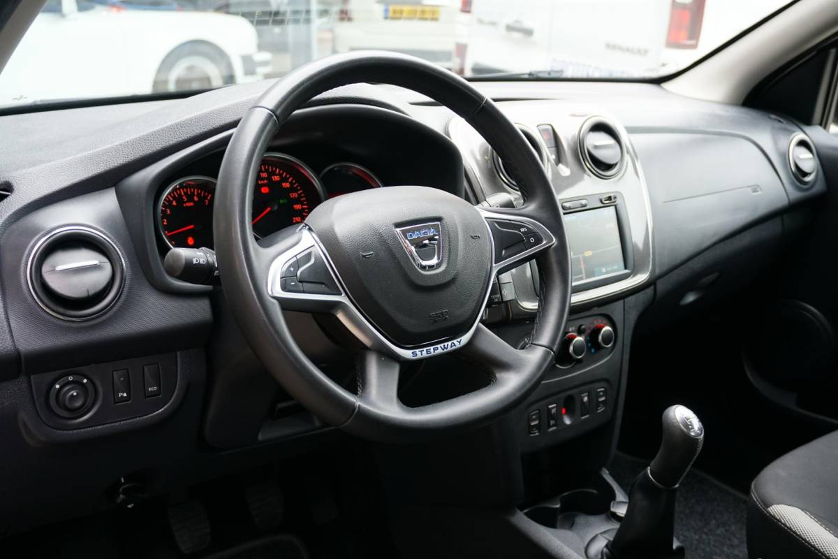 Dacia Sandero Stepway Dacia Sandero 0.9 TCe SL Stepway + CAMERA / NAVI / DAB / SENSOREN / CRUISE CONTROL
