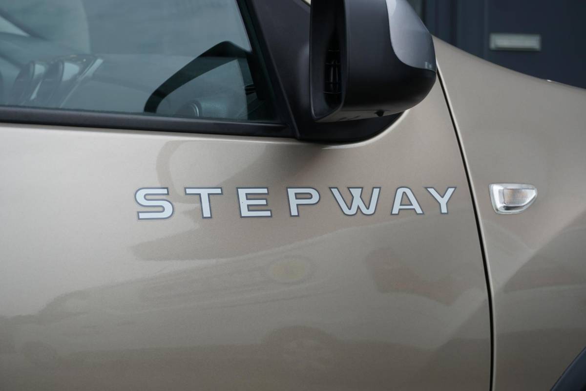 Dacia Sandero Stepway Dacia Sandero 0.9 TCe SL Stepway + CAMERA / NAVI / DAB / SENSOREN / CRUISE CONTROL