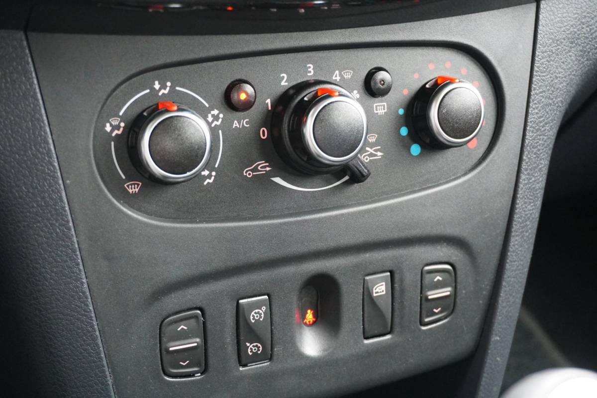 Dacia Sandero Stepway Dacia Sandero 0.9 TCe SL Stepway + CAMERA / NAVI / DAB / SENSOREN / CRUISE CONTROL