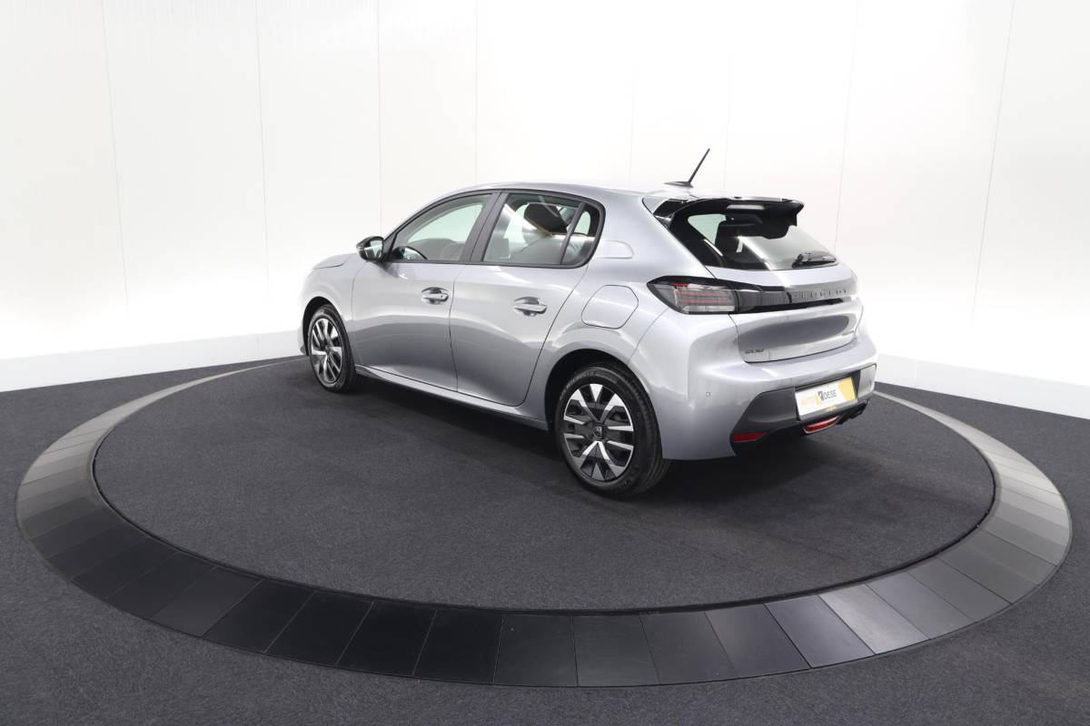 Peugeot 208 Peugeot 208 1.2 Hybrid 110 e-DCS6 Business | Direct Leverbaar | Apple Carplay | Parkeersensoren