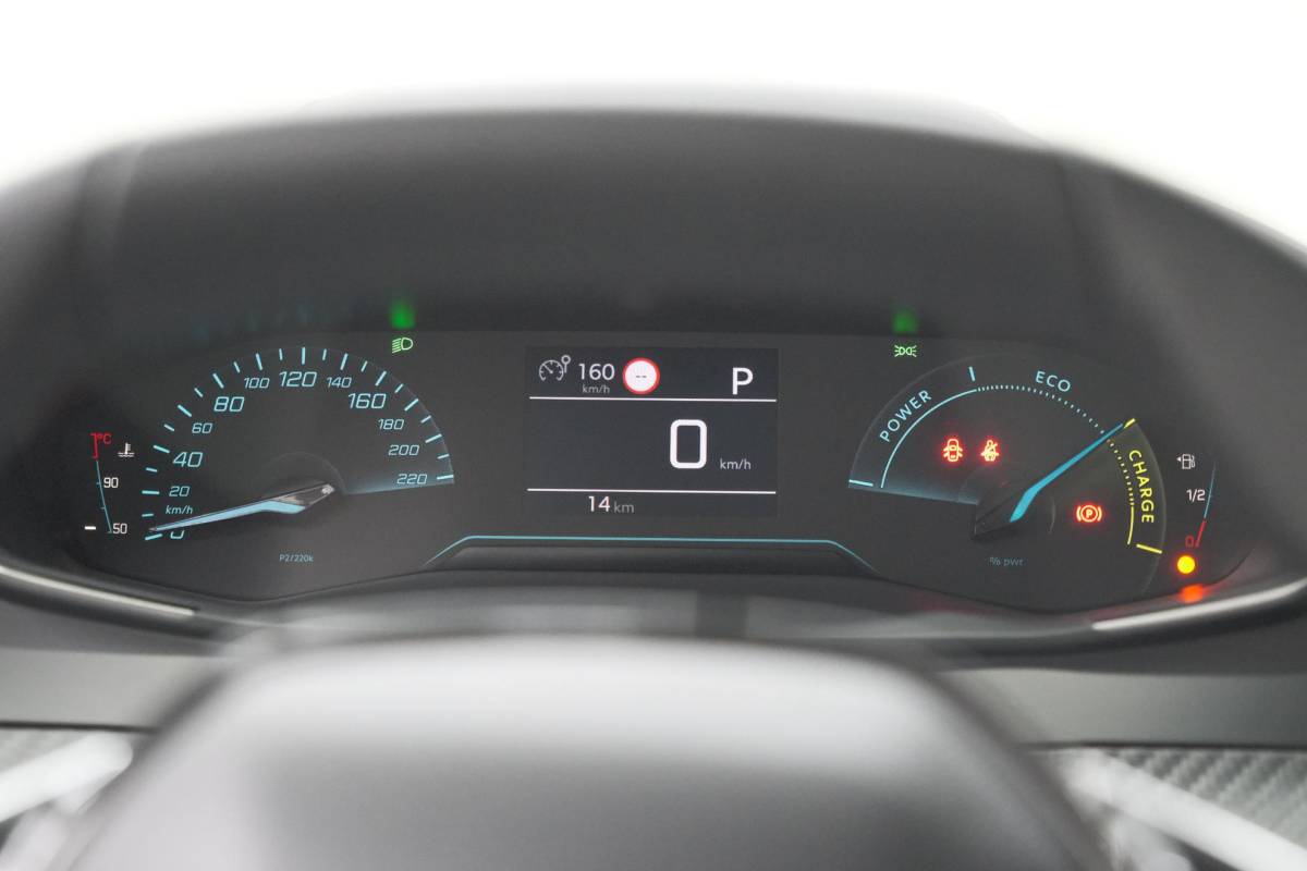 Peugeot 208 Peugeot 208 1.2 Hybrid 110 e-DCS6 Business | Direct Leverbaar | Apple Carplay | Parkeersensoren