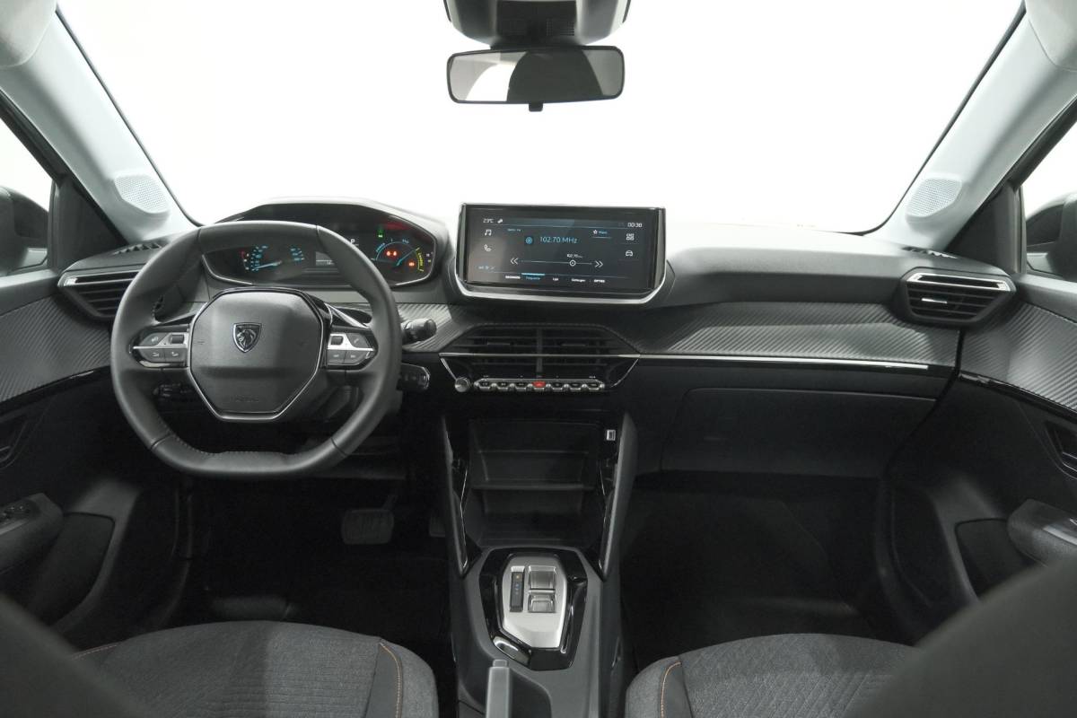 Peugeot 208 Peugeot 208 1.2 Hybrid 110 e-DCS6 Business | Direct Leverbaar | Apple Carplay | Parkeersensoren