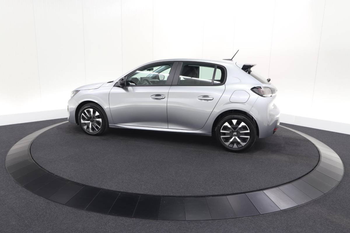 Peugeot 208 Peugeot 208 1.2 Hybrid 110 e-DCS6 Business | Direct Leverbaar | Apple Carplay | Parkeersensoren