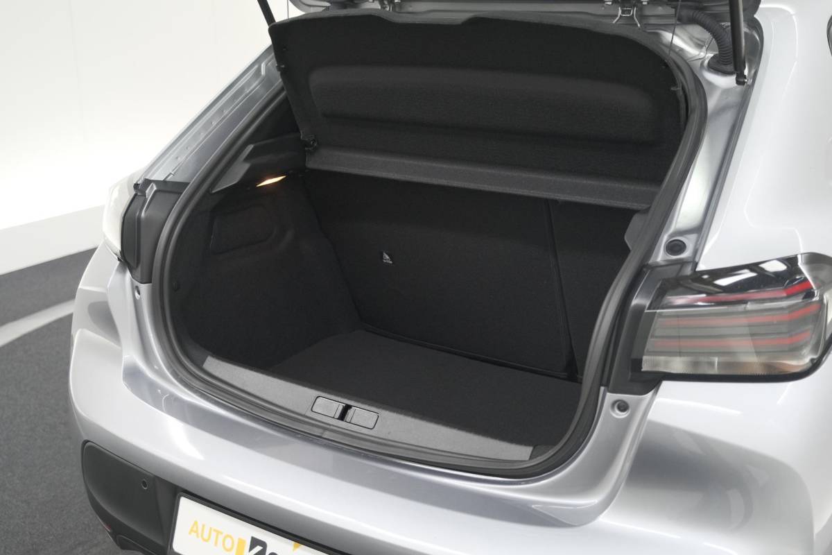 Peugeot 208 Peugeot 208 1.2 Hybrid 110 e-DCS6 Business | Direct Leverbaar | Apple Carplay | Parkeersensoren
