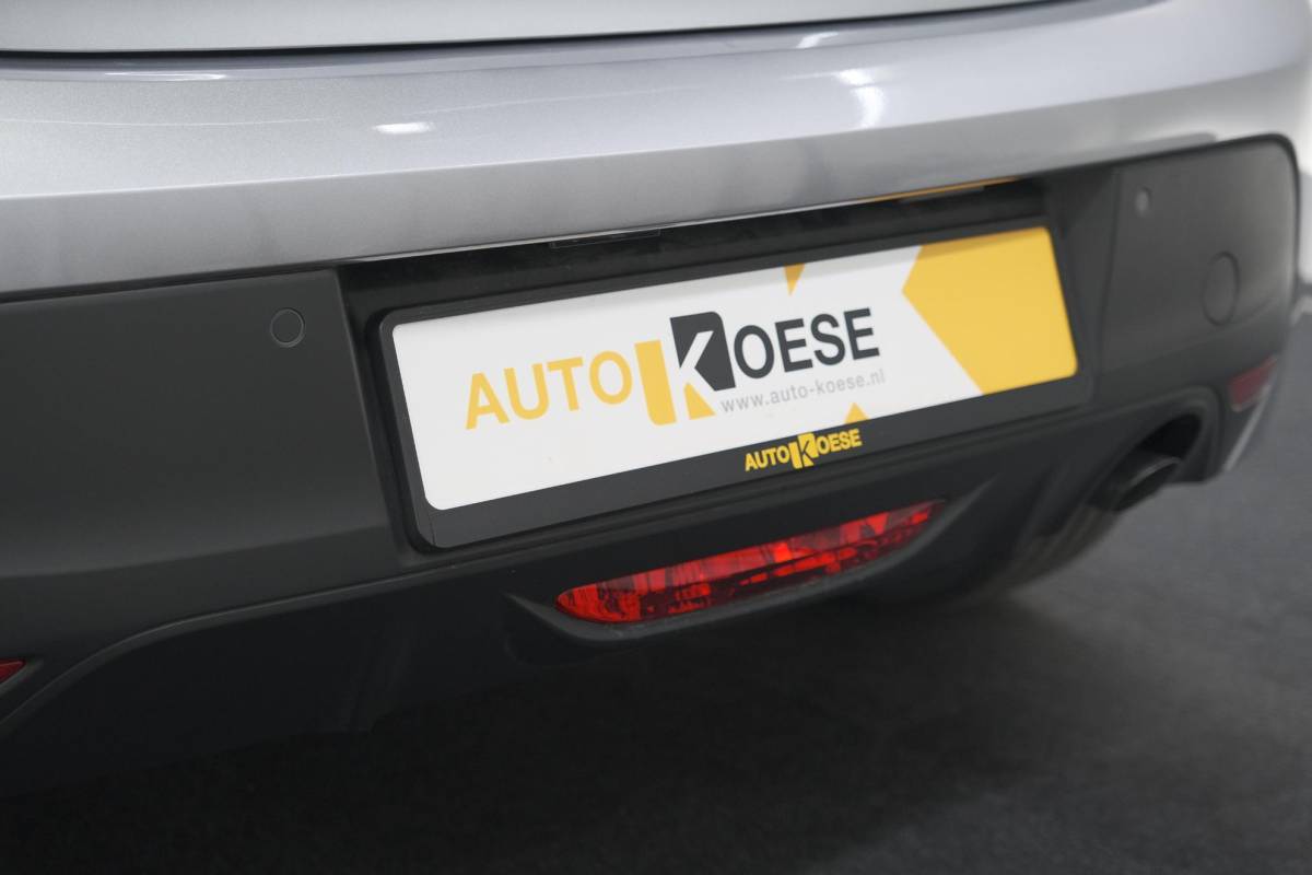 Peugeot 208 Peugeot 208 1.2 Hybrid 110 e-DCS6 Business | Direct Leverbaar | Apple Carplay | Parkeersensoren