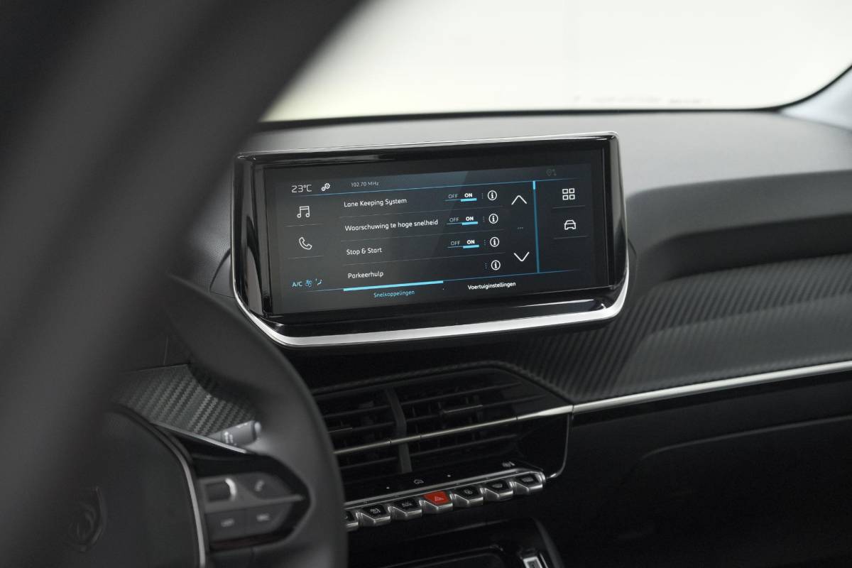 Peugeot 208 Peugeot 208 1.2 Hybrid 110 e-DCS6 Business | Direct Leverbaar | Apple Carplay | Parkeersensoren