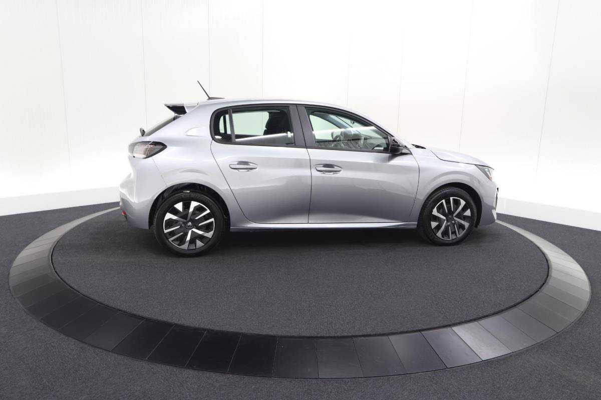 Peugeot 208 Peugeot 208 1.2 Hybrid 110 e-DCS6 Business | Direct Leverbaar | Apple Carplay | Parkeersensoren