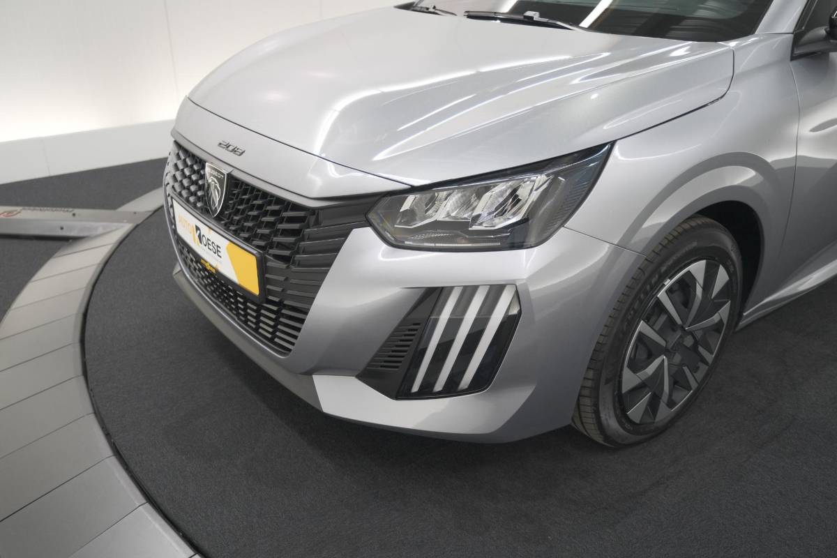 Peugeot 208 Peugeot 208 1.2 Hybrid 110 e-DCS6 Business | Direct Leverbaar | Apple Carplay | Parkeersensoren