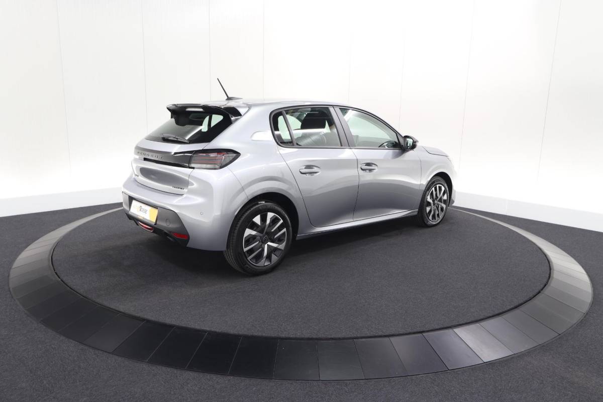 Peugeot 208 Peugeot 208 1.2 Hybrid 110 e-DCS6 Business | Direct Leverbaar | Apple Carplay | Parkeersensoren