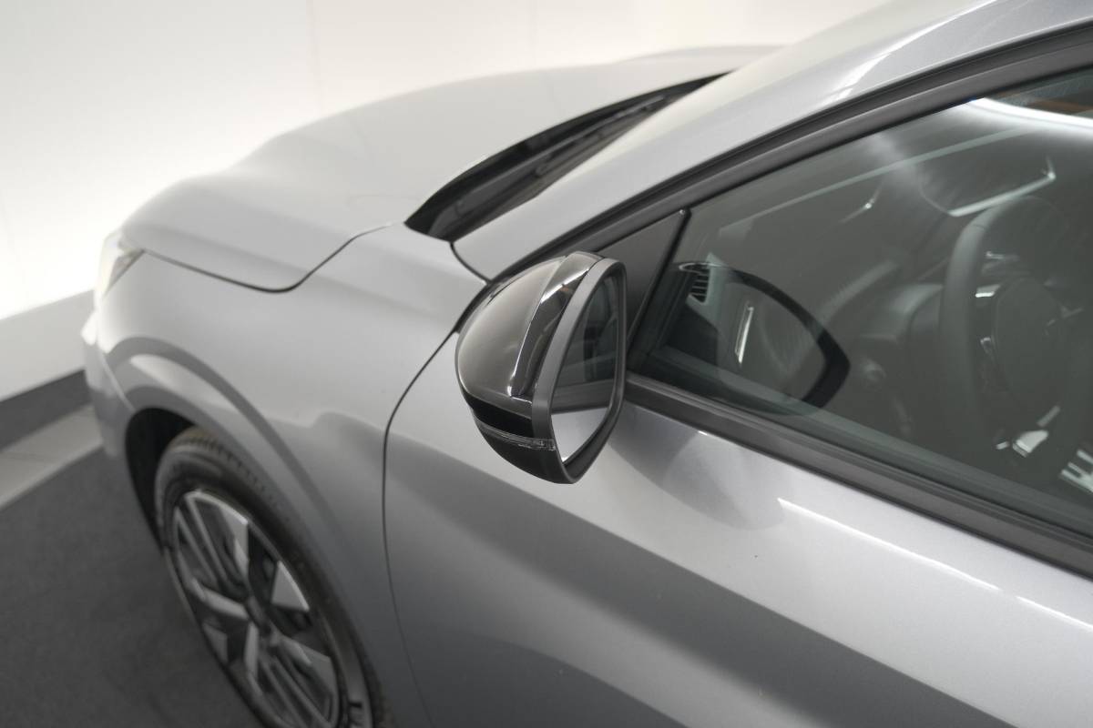 Peugeot 208 Peugeot 208 1.2 Hybrid 110 e-DCS6 Business | Direct Leverbaar | Apple Carplay | Parkeersensoren