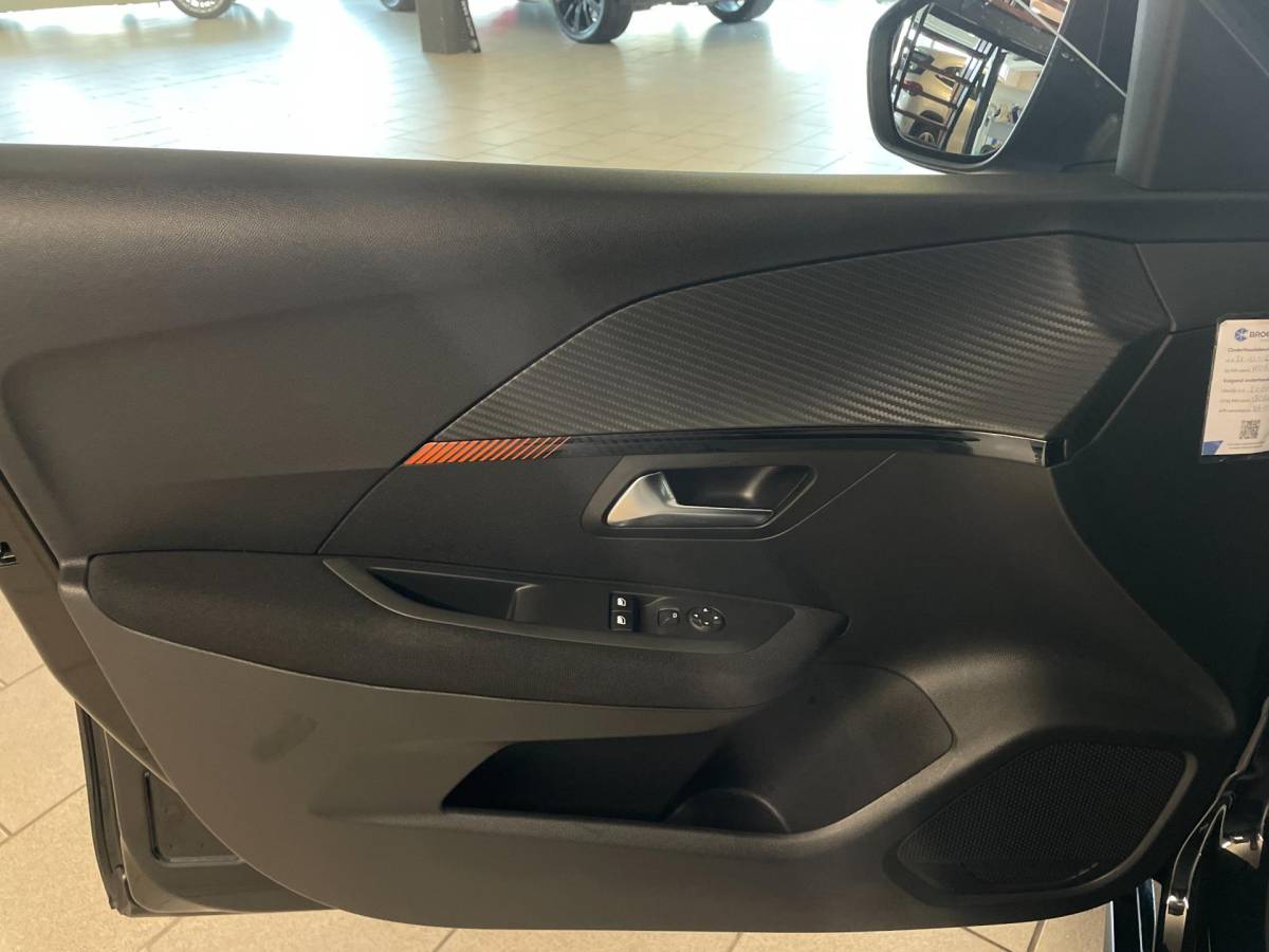 Peugeot 208 Peugeot 208 1.2 PureTech Active AIRCO NAVI CRUISE APPLE CARPLAY BLUETOOTH MULTI STUUR PDC ZEER NETTE AUTO