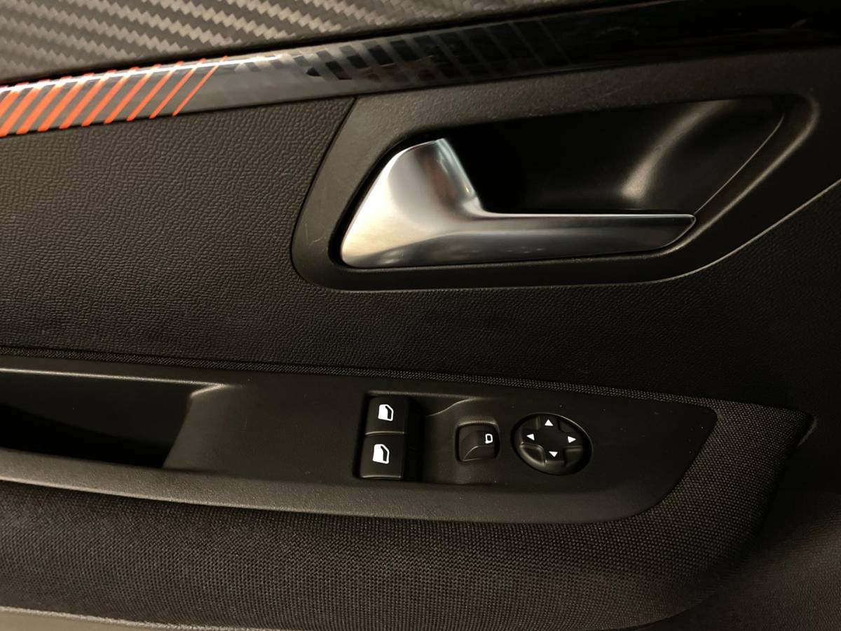 Peugeot 208 Peugeot 208 1.2 PureTech Active AIRCO NAVI CRUISE APPLE CARPLAY BLUETOOTH MULTI STUUR PDC ZEER NETTE AUTO