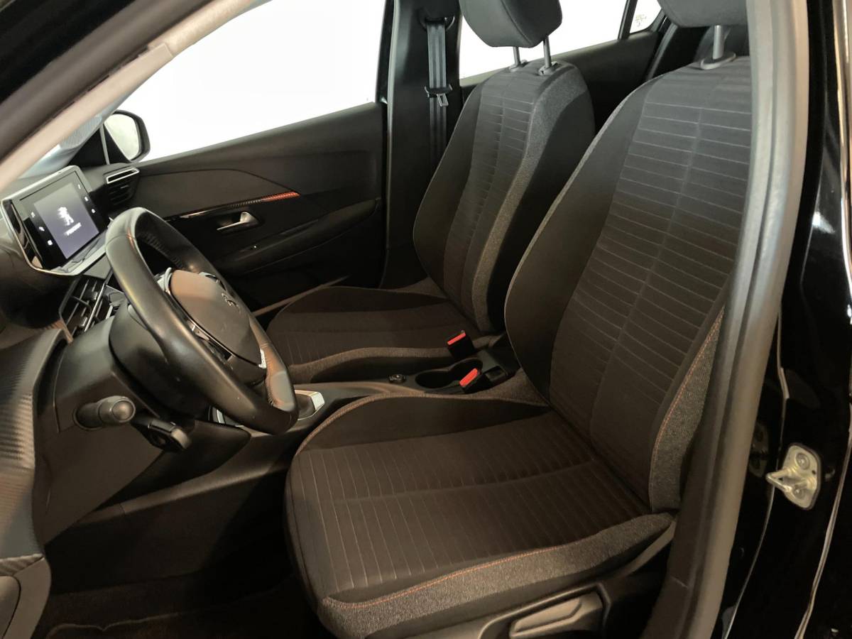 Peugeot 208 Peugeot 208 1.2 PureTech Active AIRCO NAVI CRUISE APPLE CARPLAY BLUETOOTH MULTI STUUR PDC ZEER NETTE AUTO