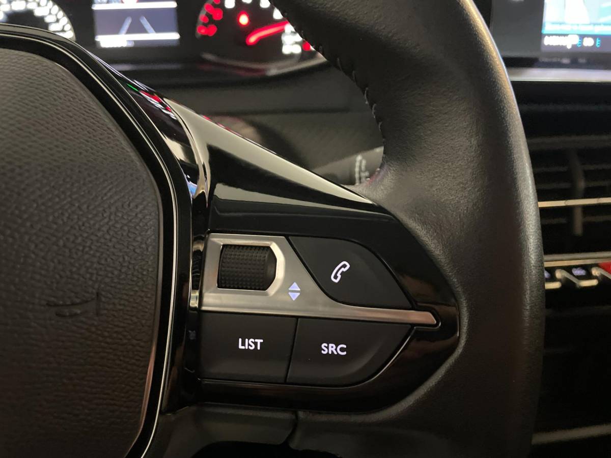 Peugeot 208 Peugeot 208 1.2 PureTech Active AIRCO NAVI CRUISE APPLE CARPLAY BLUETOOTH MULTI STUUR PDC ZEER NETTE AUTO